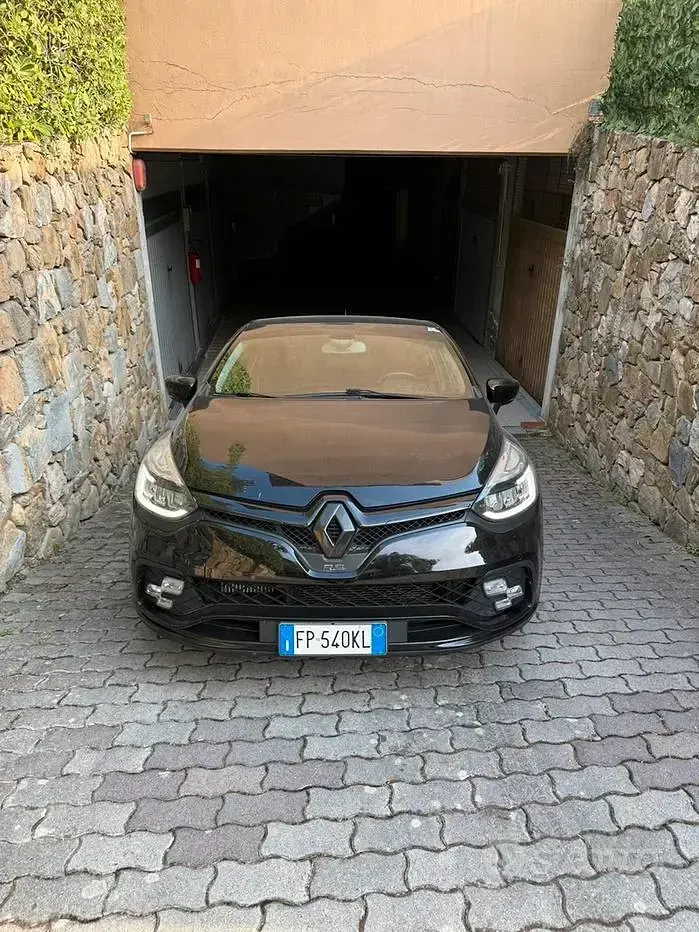 Usata Renault Clio IV Trophy 220 CV (161 kW) 2018 Nero Berlina