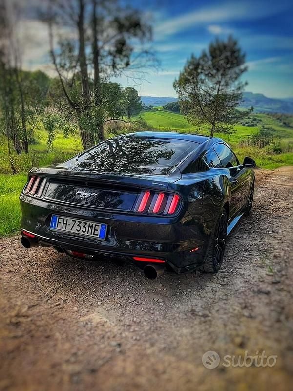 Usata Ford Mustang Fastback 317 CV (233 kW) 2017 Nero Coupé