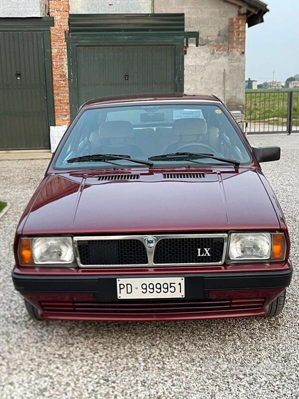 Usato 1990 Lancia Delta 1.3 Benzin 75 CV (4.000 €)