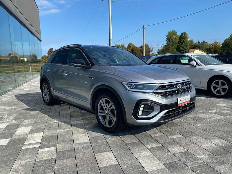 Usata VW T-Roc R-line 110 CV (80 kW) 2023 Grigio titanio SUV