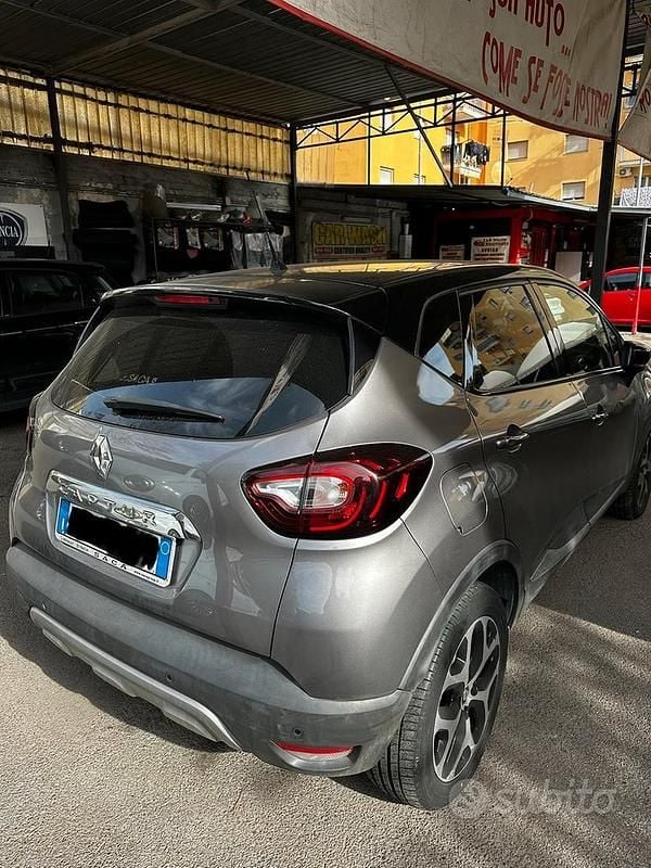 Usata Renault Captur Initiale Paris 90 CV (66 kW) 2018 Grigio SUV
