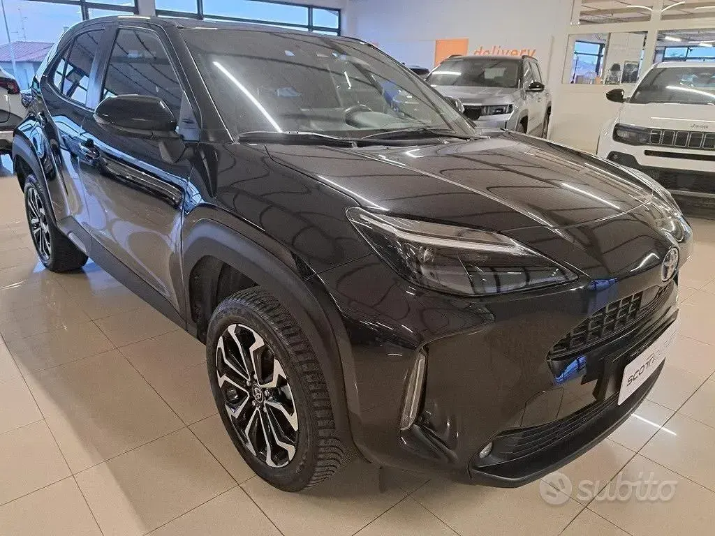 Usata Toyota Yaris Hybrid Trend 92 CV (67 kW) 2022 Grigio Berlina