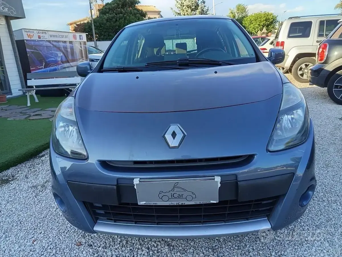 Usata Renault Clio II Dynamique 75 CV (55 kW) 2010 Bluazzurro Berlina