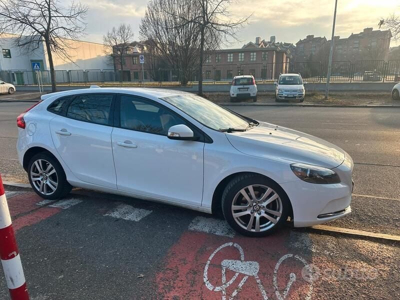 Usata Volvo V40 Business Edition 115 CV (84 kW) 2015 Bianco Station wagon