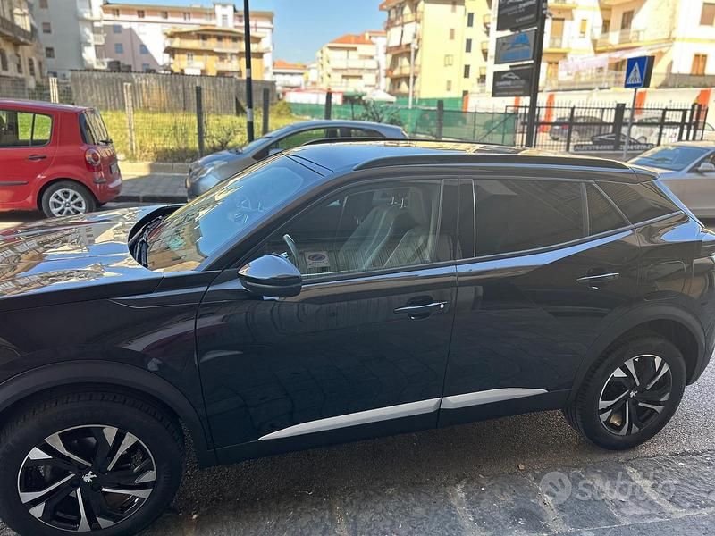 Usata Peugeot 2008 110 CV (80 kW) 2022 SUV
