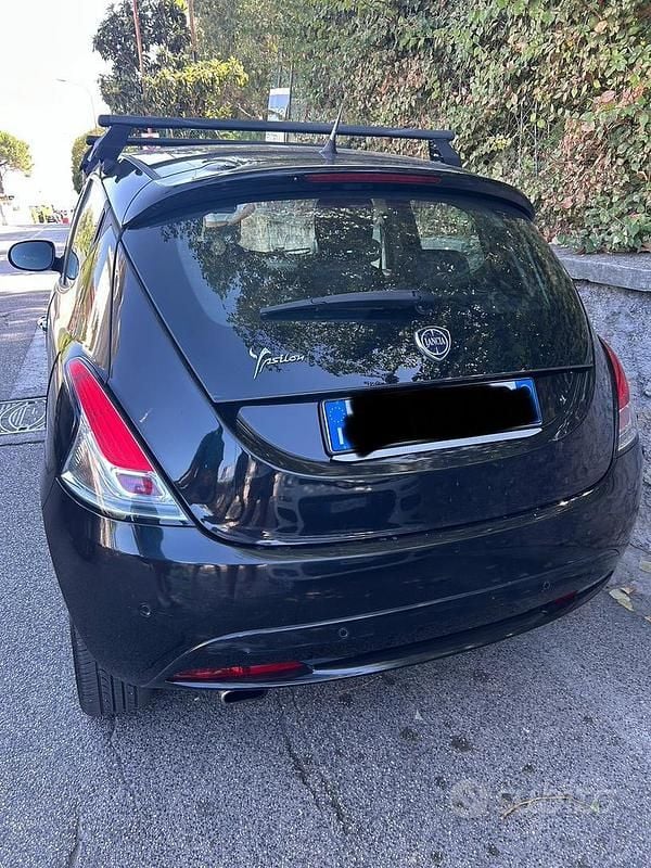 Usata Lancia Ypsilon Gold 69 CV (50 kW) 2018 Nero Utilitaria