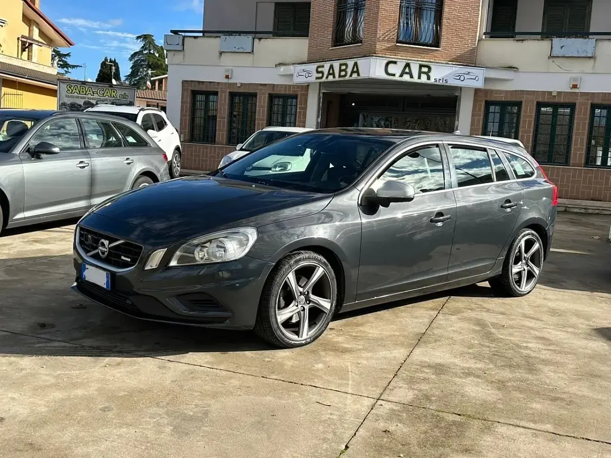 Usata Volvo V60 R-Design 163 CV (119 kW) 2011 Argento Station wagon