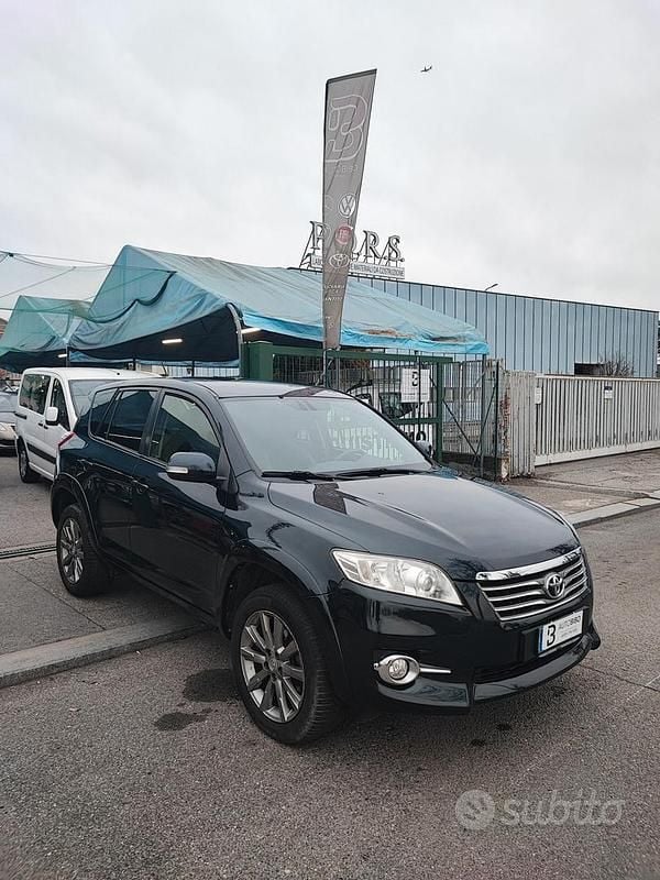 Usata Toyota RAV4 Lounge 150 CV (110 kW) 2013 Nero SUV