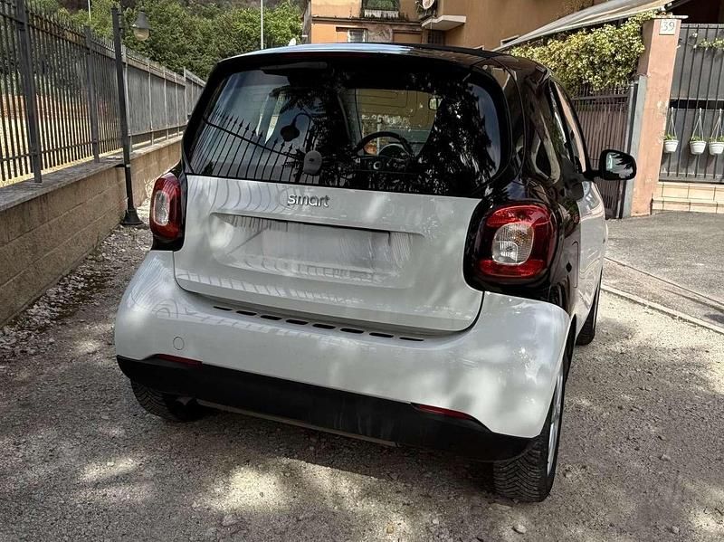 Usata Smart ForTwo Coupé 71 CV (52 kW) 2018 Bianco Utilitaria