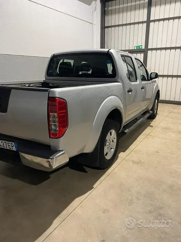 Usata Nissan Navara 171 CV (125 kW) 2006 Grigio Pick-up