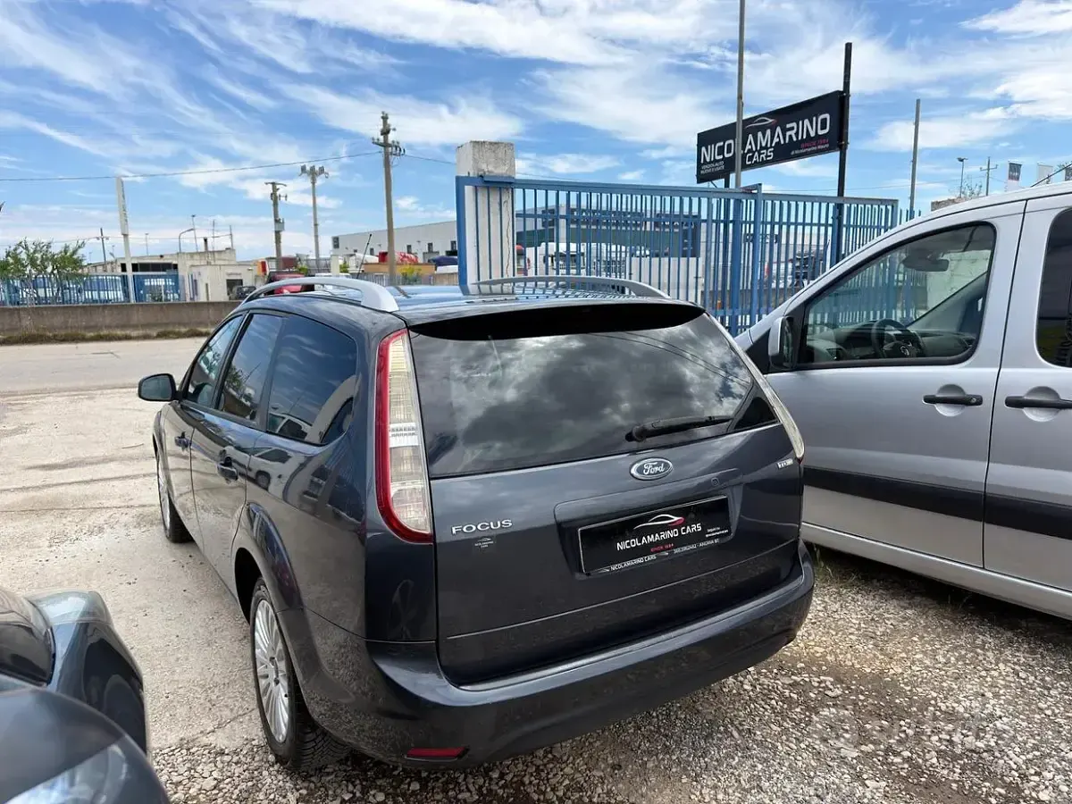 Usata Ford Focus Titanium 110 CV (80 kW) 2010 Grigio Station wagon