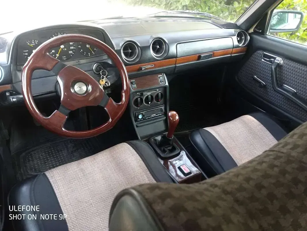 Usata Mercedes 280 156 CV (114 kW) 1976 Giallo Berlina