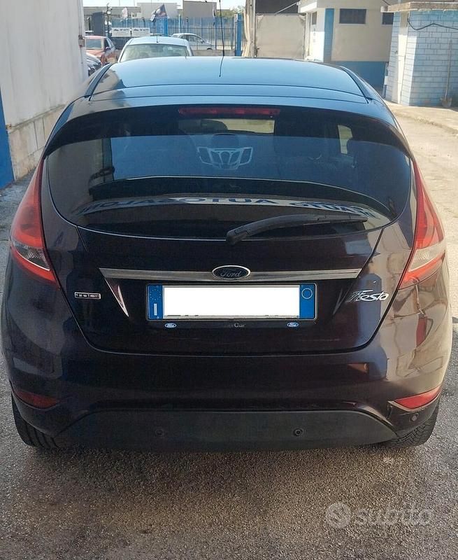 Usata Ford Fiesta Titanium 71 CV (52 kW) 2012 Nero Utilitaria