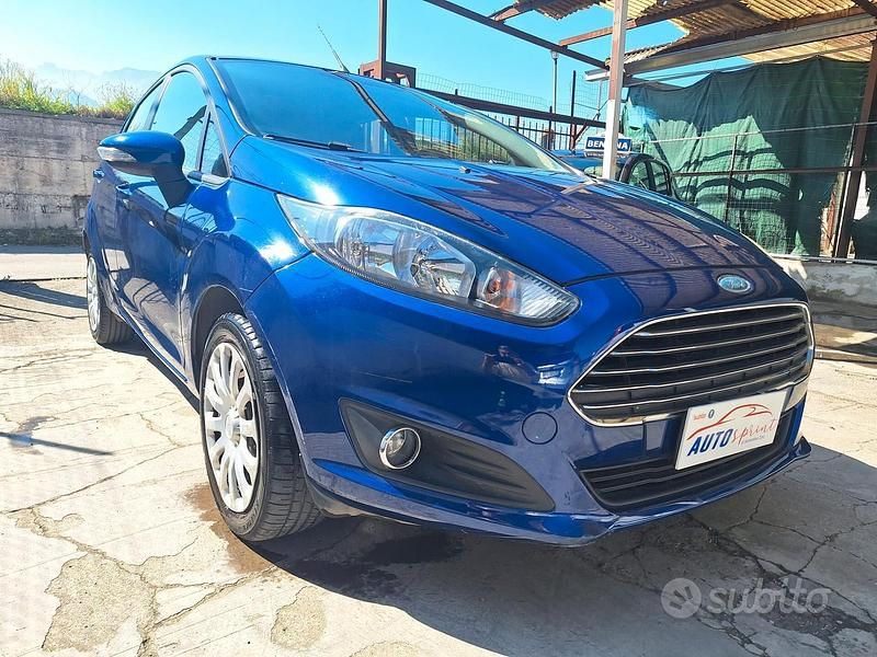 Usata Ford Fiesta Titanium 97 CV (71 kW) 2015 Blu Berlina