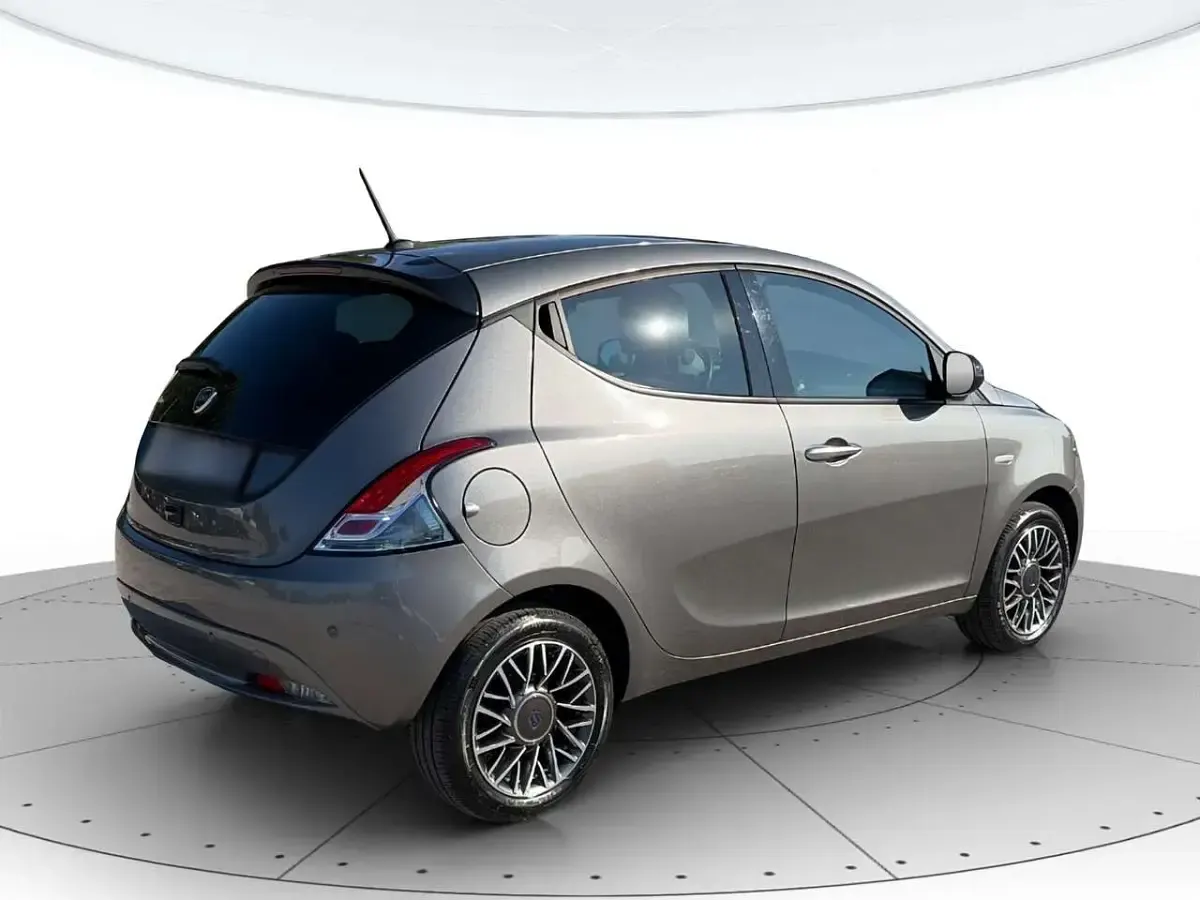 Usata Lancia Ypsilon 69 CV (50 kW) 2023 Asteroid grey Utilitaria