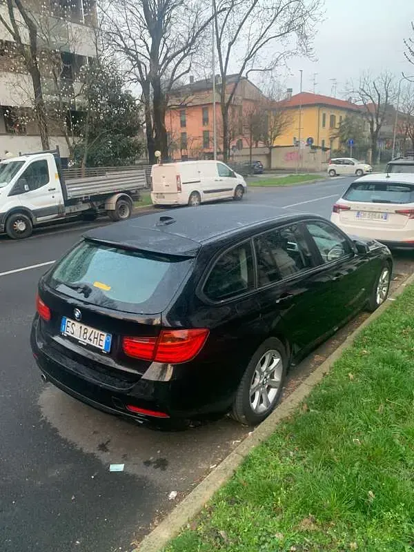 Usata BMW 318 143 CV (105 kW) 2013 Nero Berlina