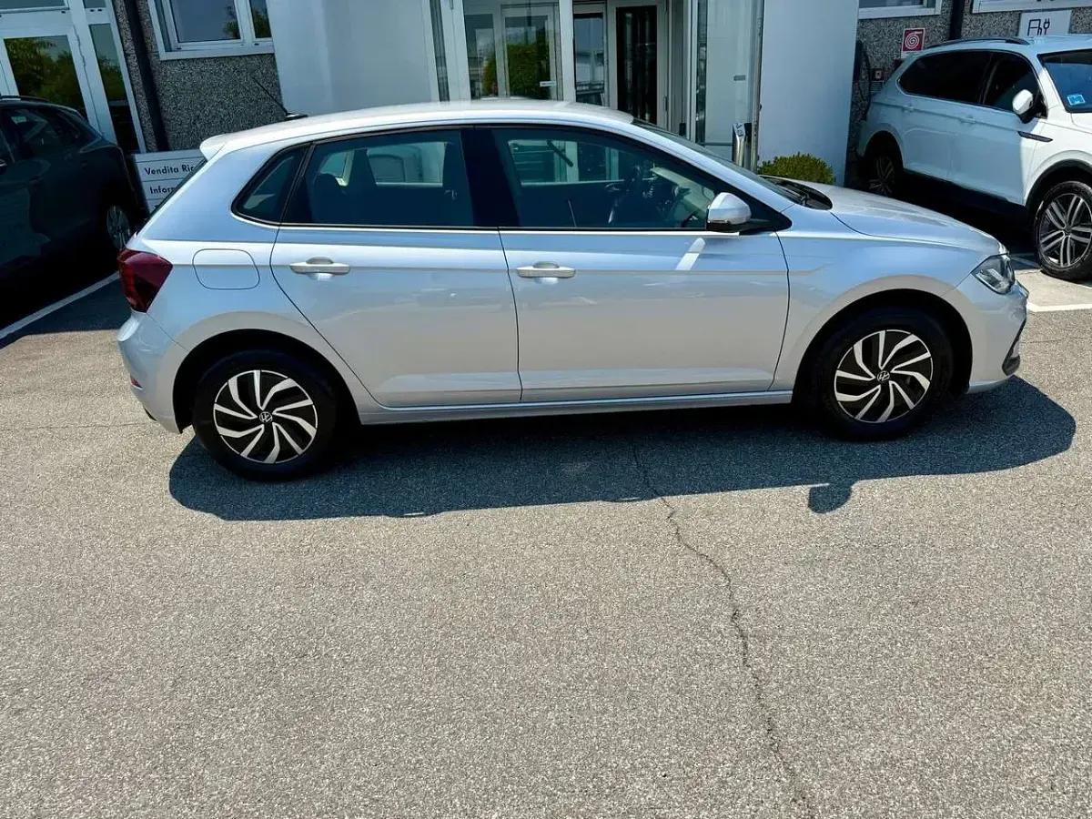 Usata VW Polo Life 90 CV (66 kW) 2024 Argento Utilitaria