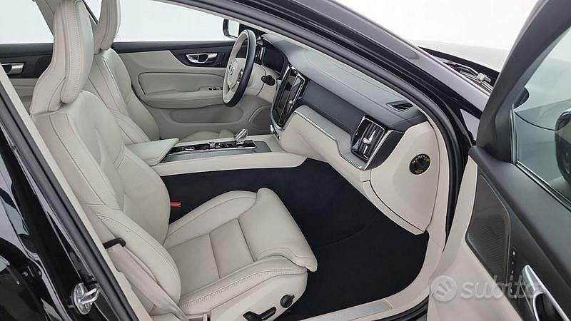 Usata Volvo V60 CC Ultimate 197 CV (144 kW) 2022 Nero Station wagon