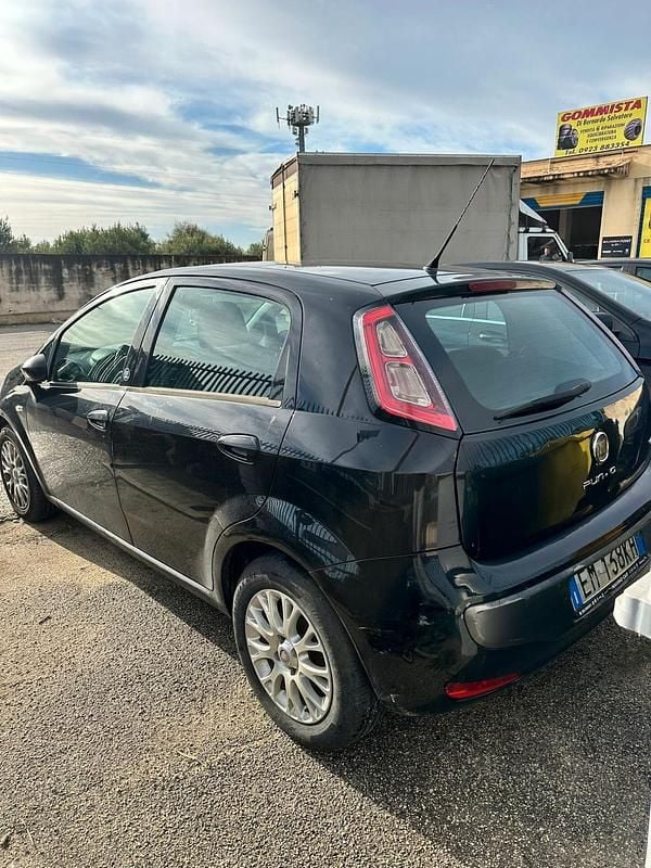 Usata Fiat Punto Lounge 95 CV (69 kW) 2012 Nero Berlina
