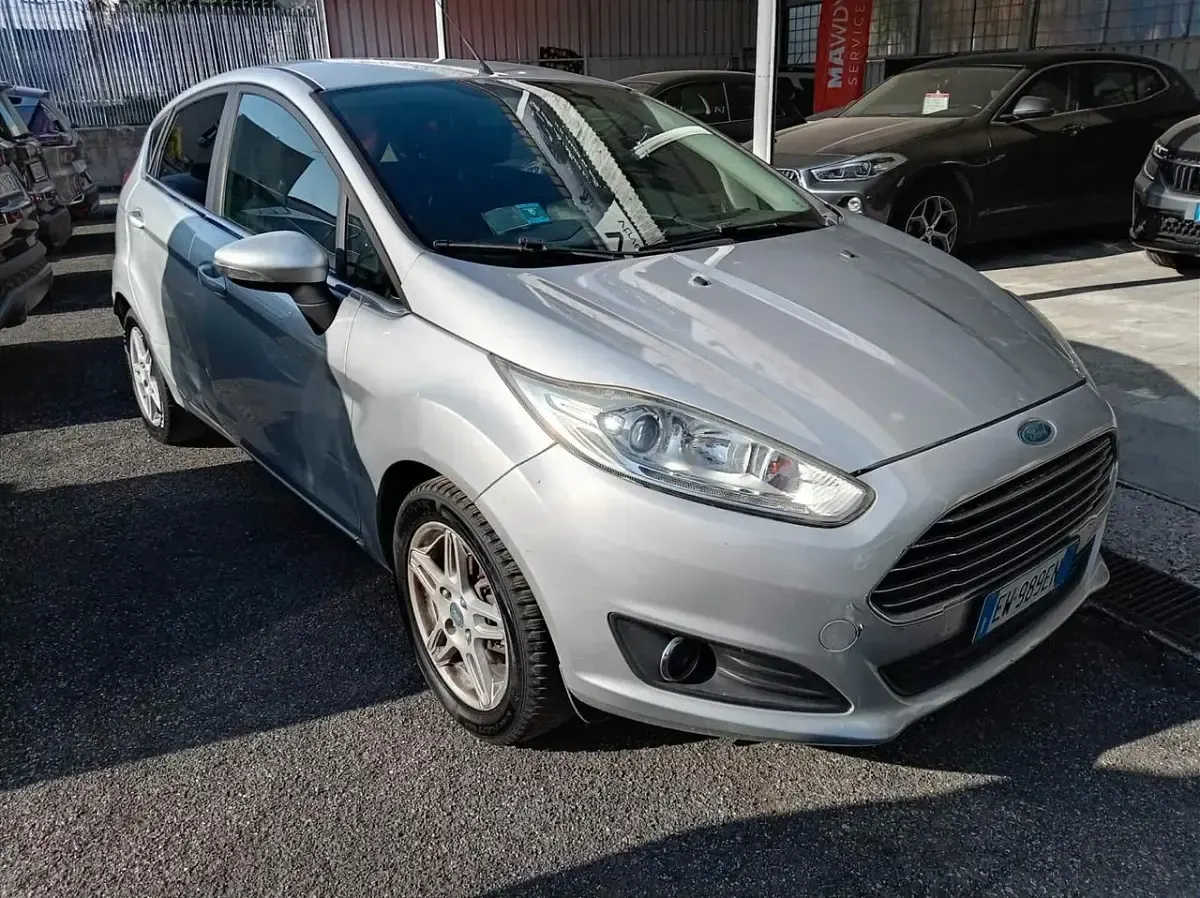 Usata Ford Fiesta 75 CV (55 kW) 2014 Argento Utilitaria