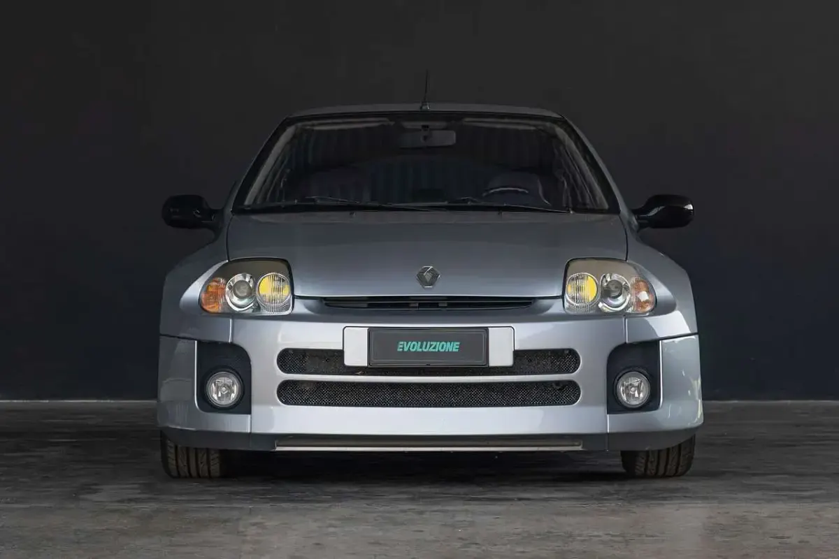 Usata Renault Clio 226 CV (166 kW) 2002 Argento Berlina