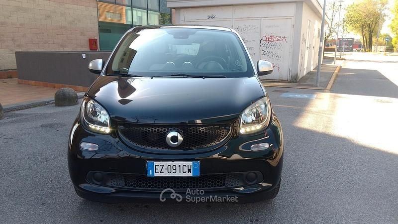 Usado Smart ForFour Passion 71 CV (52 kW) 2015 Negro Utilitario