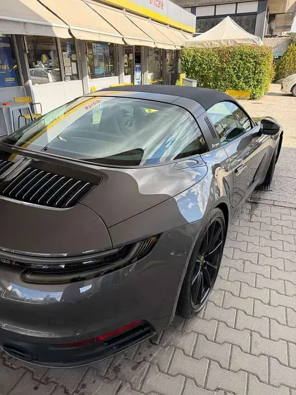 Usata Porsche 992 385 CV (283 kW) 2025 Grigio Cabrio