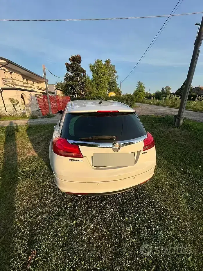 Usata Opel Insignia 160 CV (117 kW) 2010 Bianco Station wagon