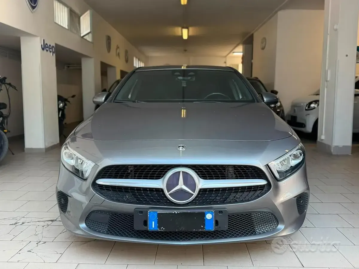 Usata Mercedes A180 Executive 116 CV (85 kW) 2018 Grigio Berlina