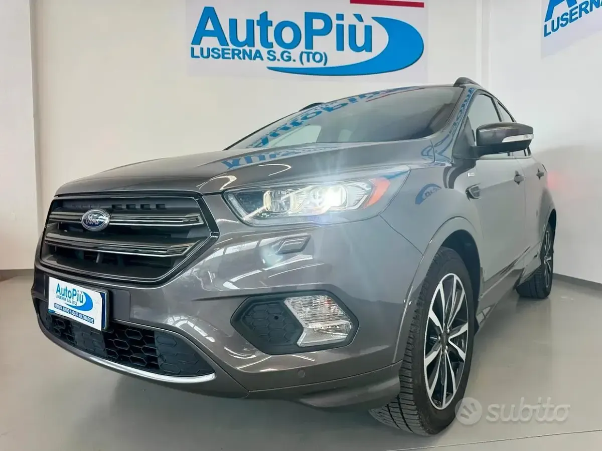 Usata Ford Kuga ST-Line 150 CV (110 kW) 2017 Grigio SUV