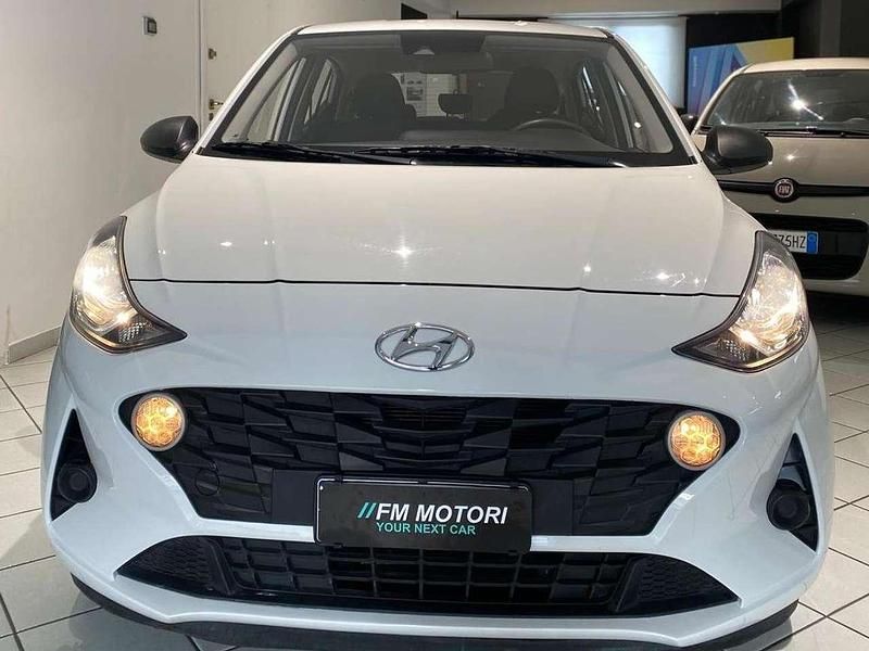 Bianco Usata 2021 Hyundai i10 Advanced Due volumi | 11.100 € (Buon prezzo) - Immagine 1/4