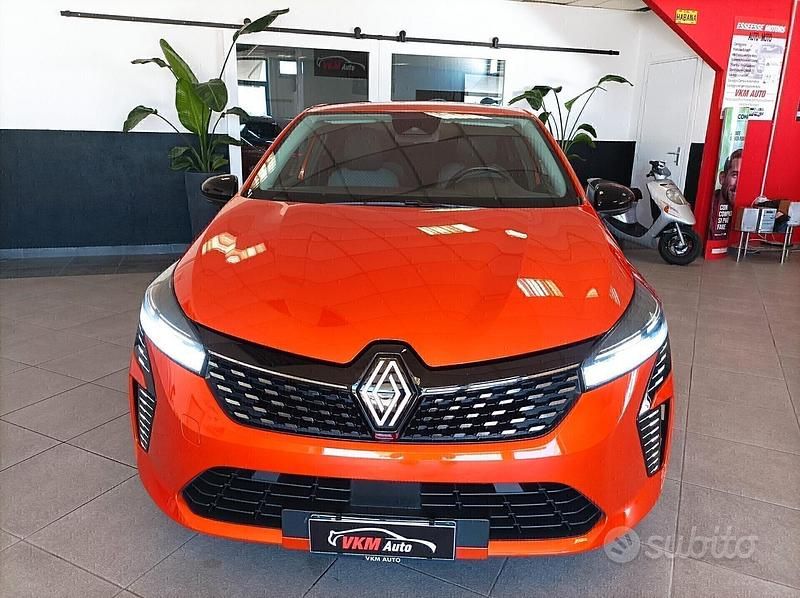 Usata Renault Clio V 101 CV (74 kW) 2023 Arancione Berlina
