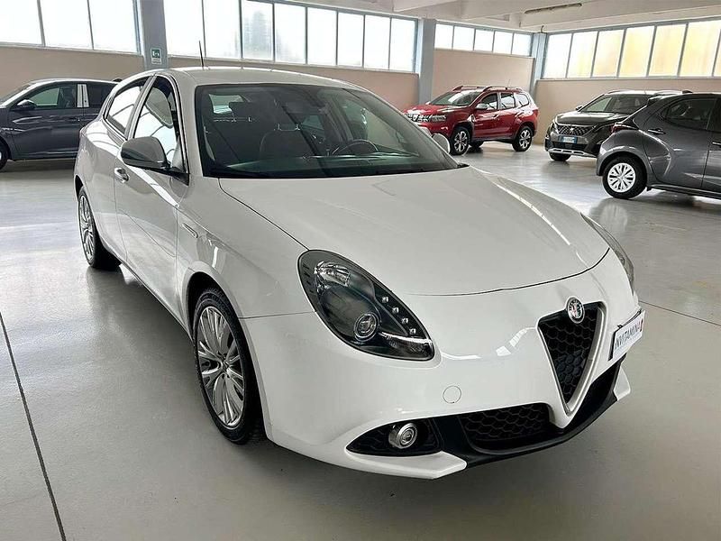 Bianco Usata 2016 Alfa Romeo Giulietta Super Due volumi | 9200 € (Buon prezzo) - Immagine 1/4