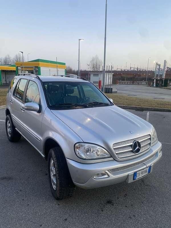 Usata Mercedes ML270 163 CV (119 kW) 2005 Argento SUV