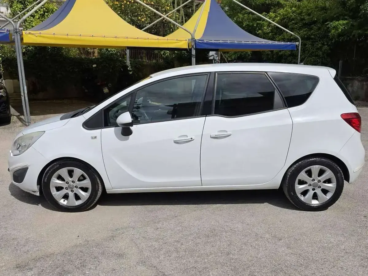 Usata Opel Meriva Cosmo 75 CV (55 kW) 2010 Bianco Monovolume
