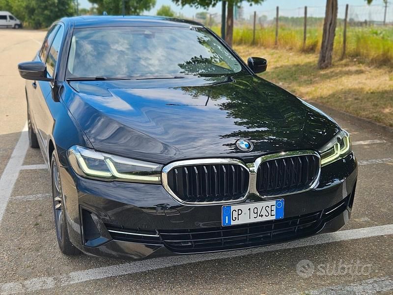 Nero Usata 2022 BMW 520 Station wagon | 33.700 € (Buon prezzo) - Immagine 1/4