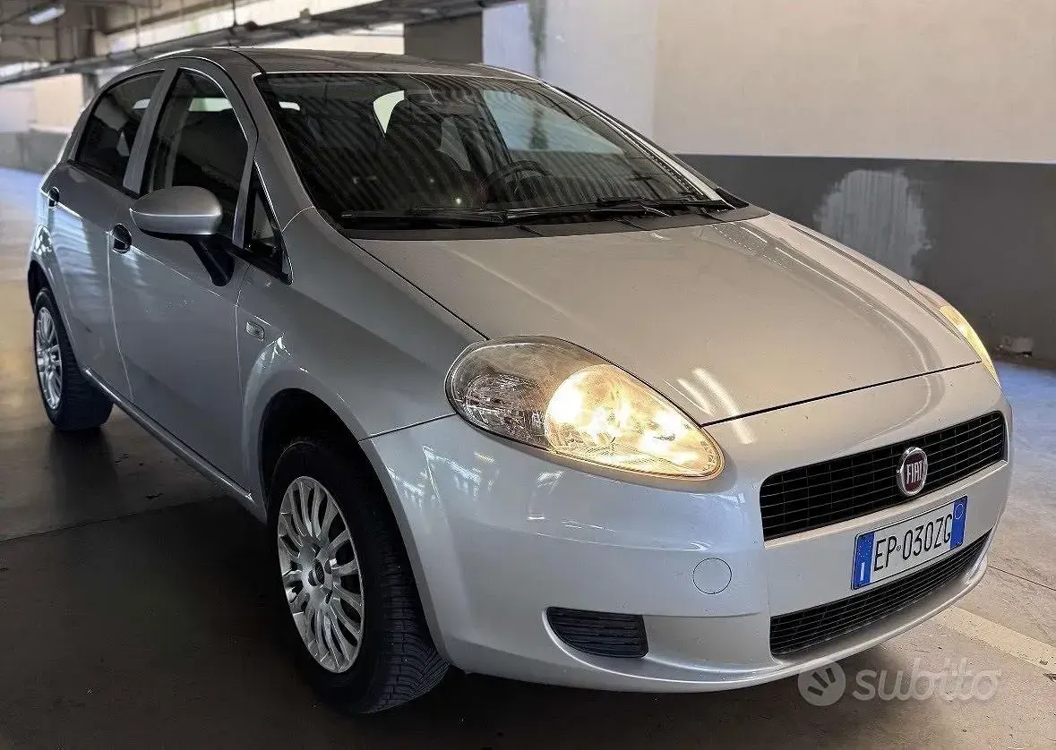 Usata Fiat Grande Punto 69 CV (50 kW) 2013 Grigio Utilitaria