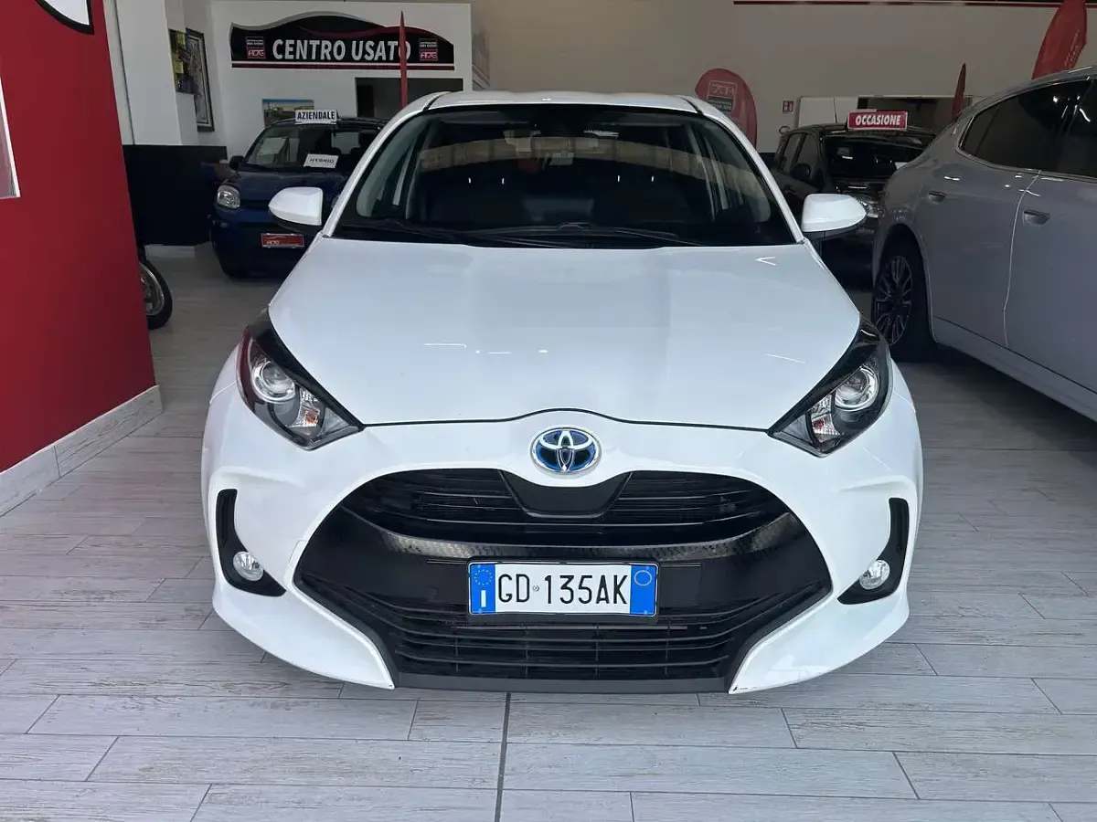Usata Toyota Yaris 92 CV (67 kW) 2020 Super white Utilitaria