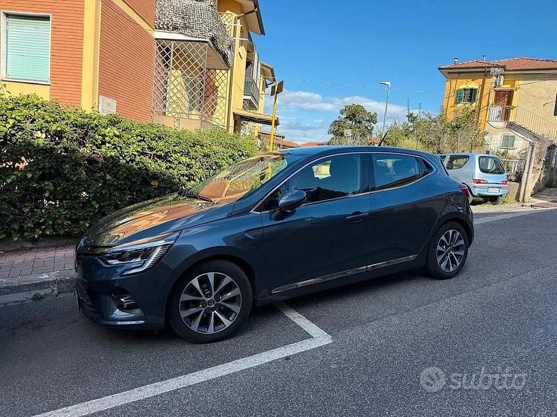 Grigio Usata 2019 Renault Clio IV Intens Due volumi | 11.800 € (Buon prezzo) - Immagine 1/4
