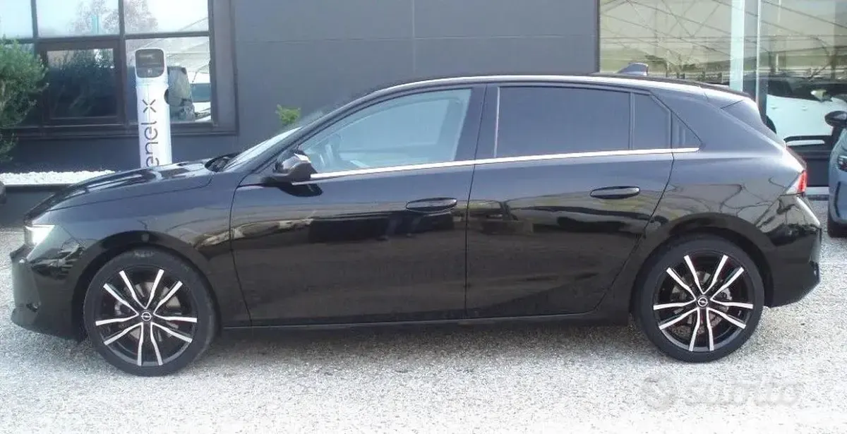 Usata Opel Astra Business 131 CV (96 kW) 2023 Nero Utilitaria