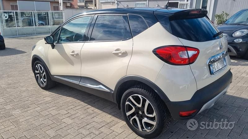 Usata Renault Captur Zen 90 CV (66 kW) 2016 Beige SUV