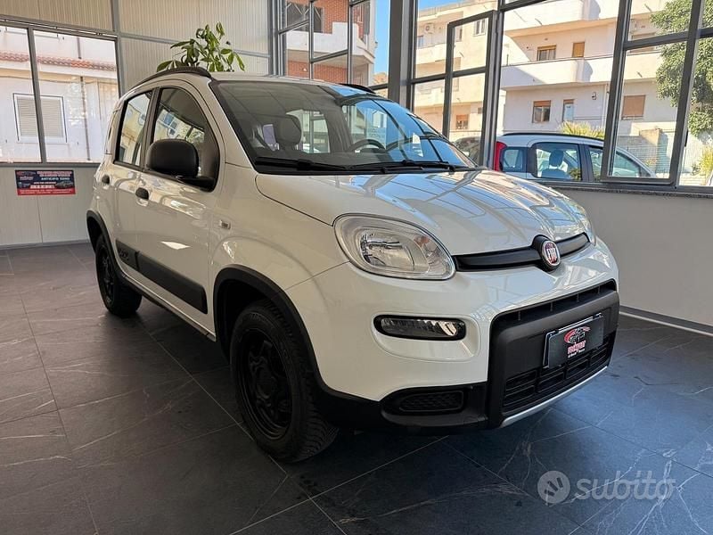 Usata Fiat Panda 4x4 S 85 CV (62 kW) 2020 Bianco Utilitaria