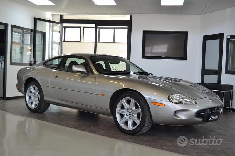 Usata Jaguar XK8 286 CV (210 kW) 1998 Grigio Coupé