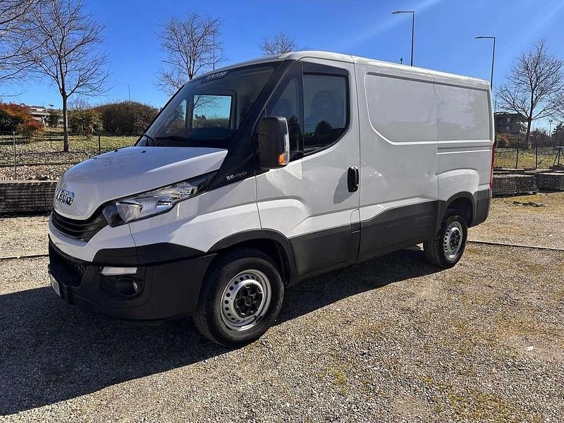 Usata Iveco Daily 116 CV (85 kW) 2017 Bianco Furgone
