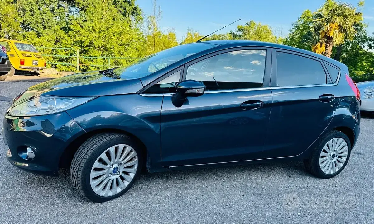 Usata Ford Fiesta 68 CV (50 kW) 2009 Nero Berlina