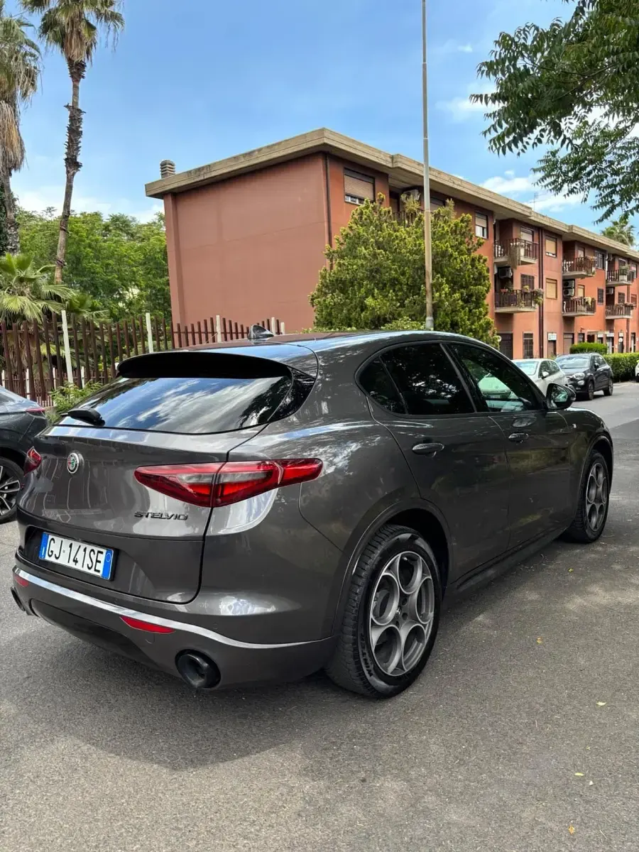Usata Alfa Romeo Stelvio Ti 209 CV (153 kW) 2022 Grigio SUV