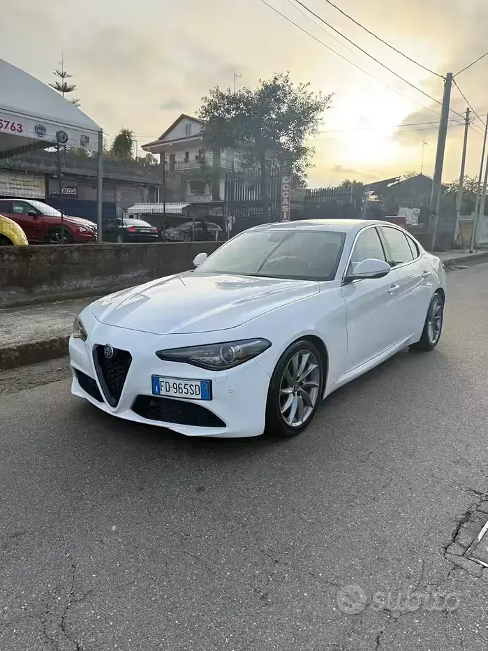 Usata Alfa Romeo Giulia 150 CV (110 kW) 2016 Bianco Berlina