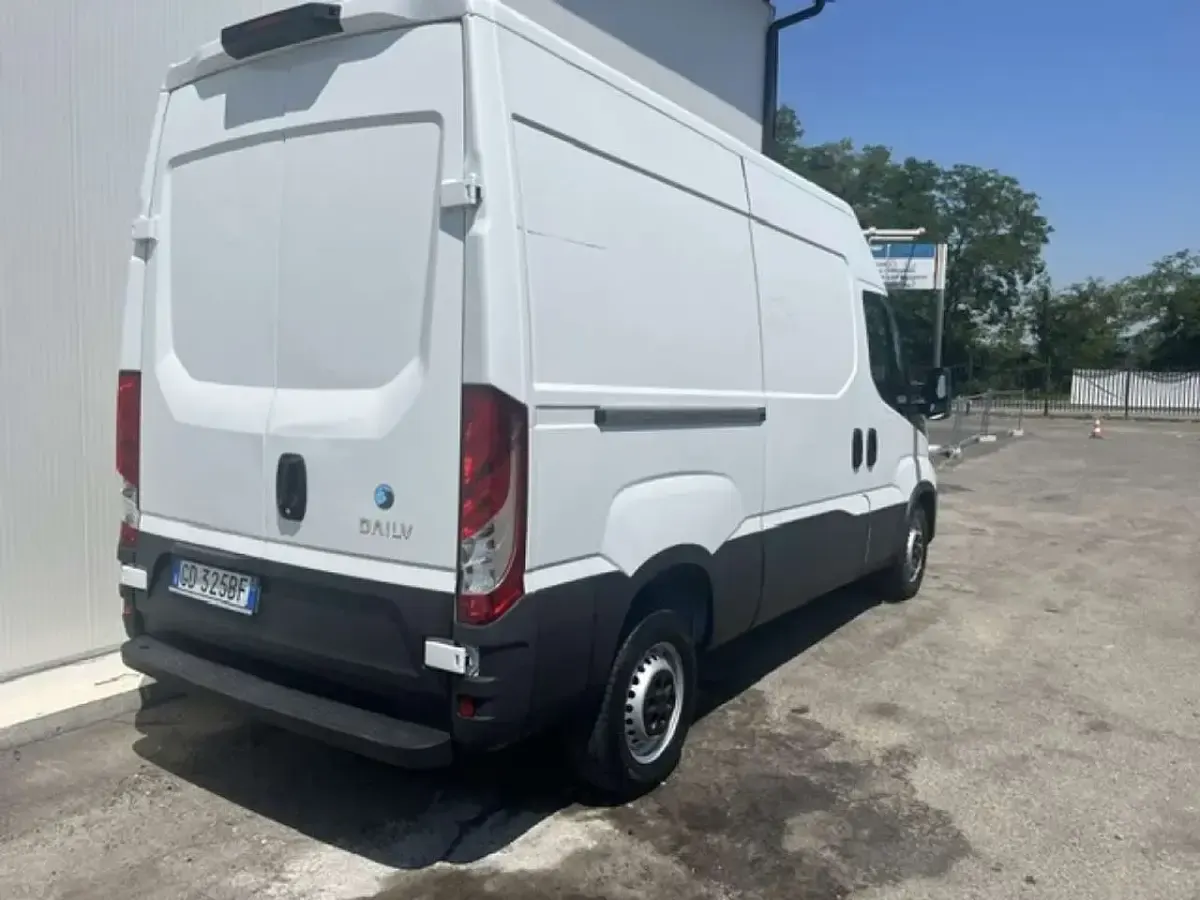 Usata Iveco Daily 116 CV (85 kW) 2020 Bianco Furgone