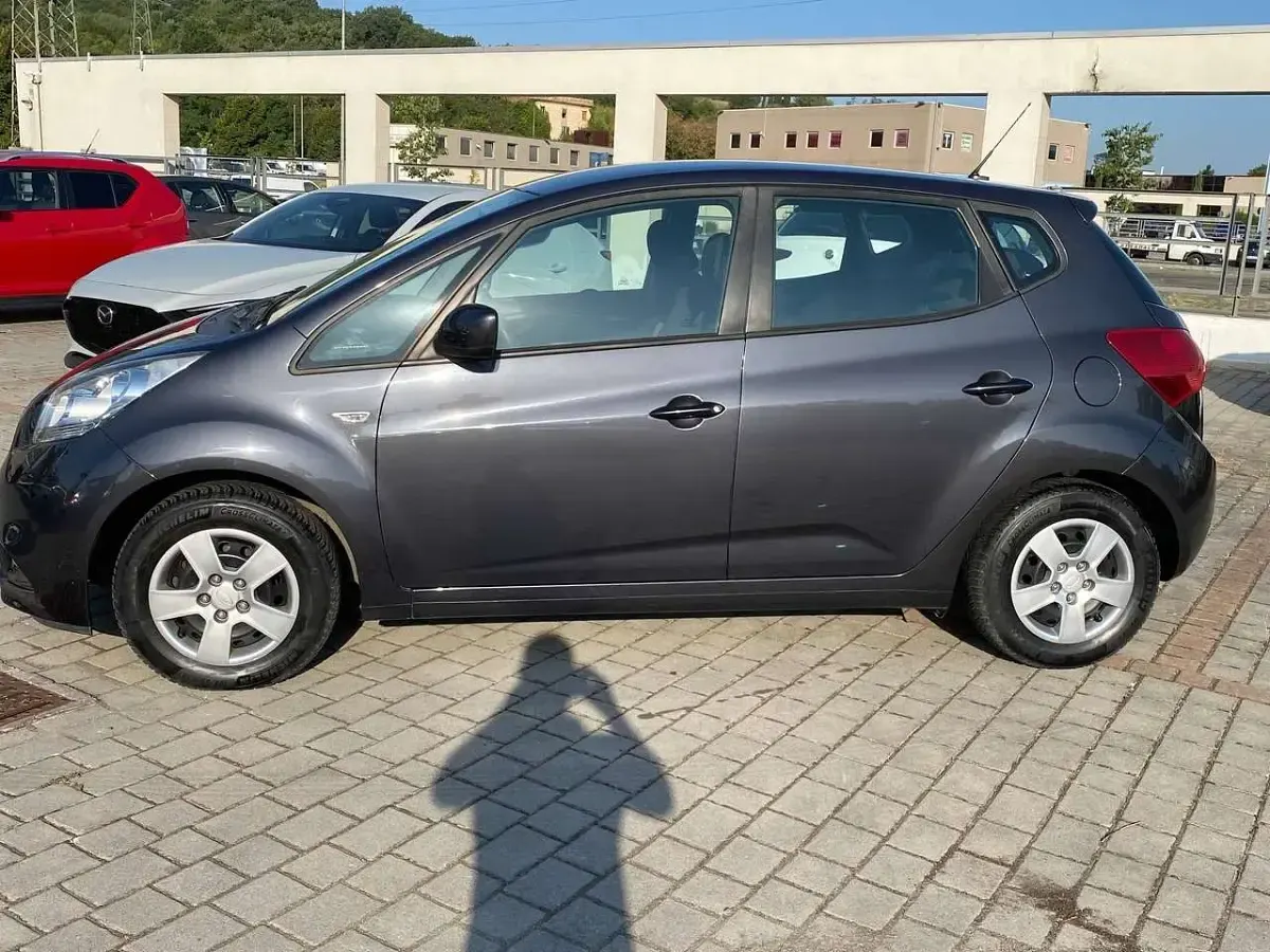Usata Kia Venga Active 90 CV (66 kW) 2018 Grigio Utilitaria