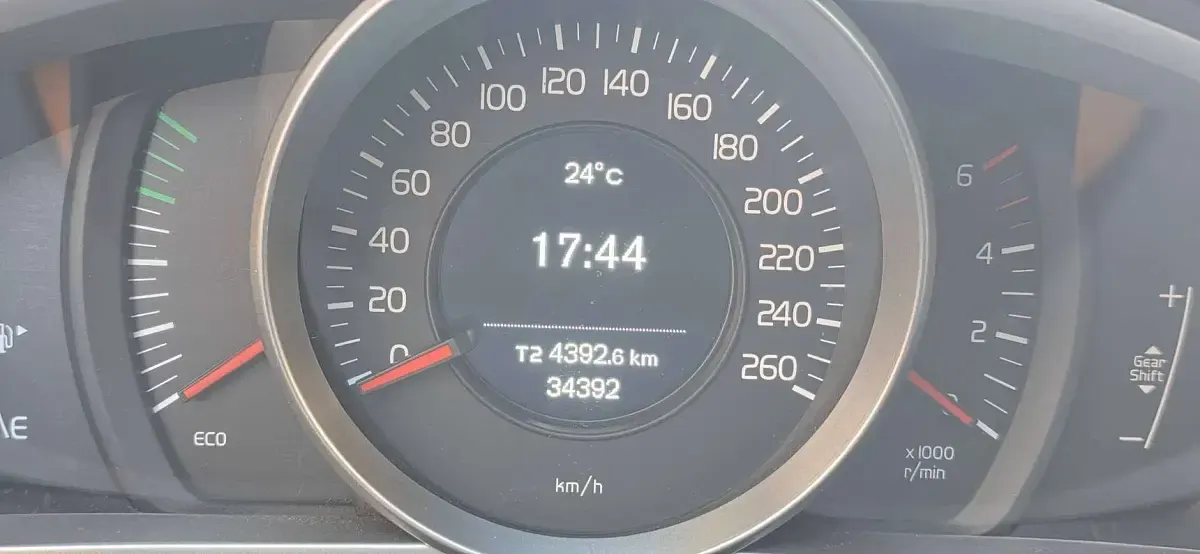 Usata Volvo V40 CC Plus 120 CV (88 kW) 2018 Nero Station wagon